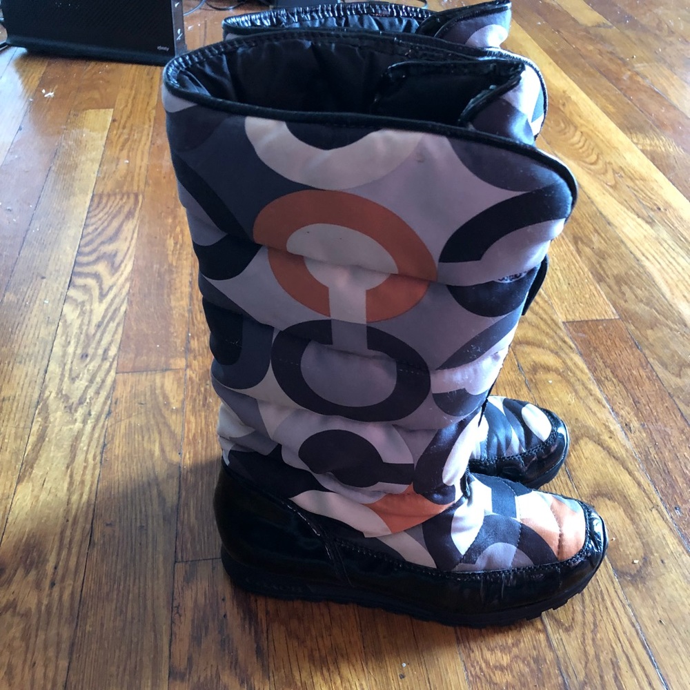 Women’s Ugg snow boots